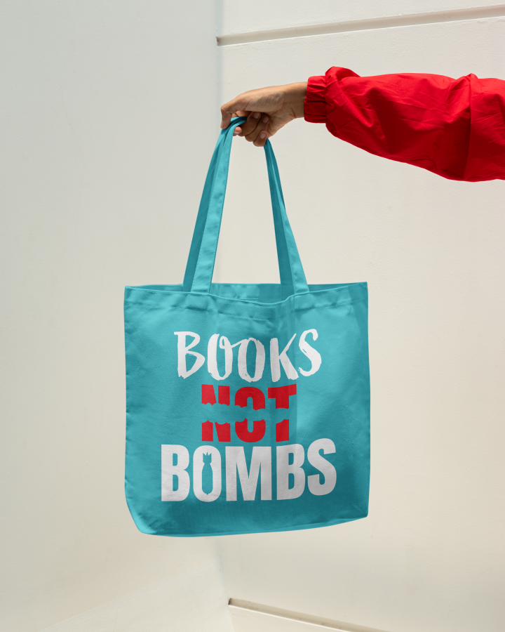 Books not bombs - upcyklovaná nákupní taška