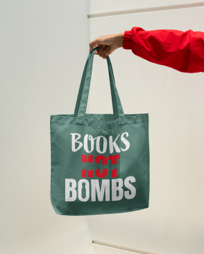 Books not bombs - upcyklovaná nákupní taška